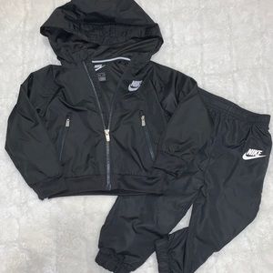Nike wind breaker set